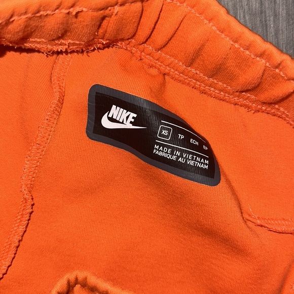 Nike tech fleece orange shorts - Picture 3 of 3